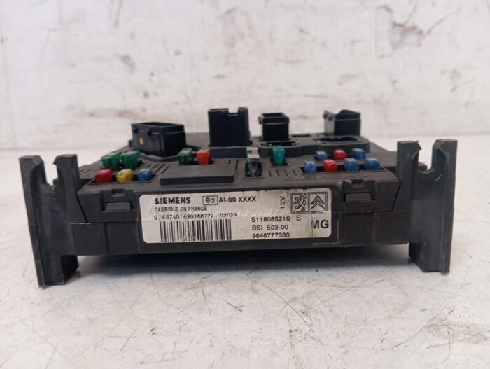 Caja Reles / Fusibles Peugeot 206 Fastback 2004