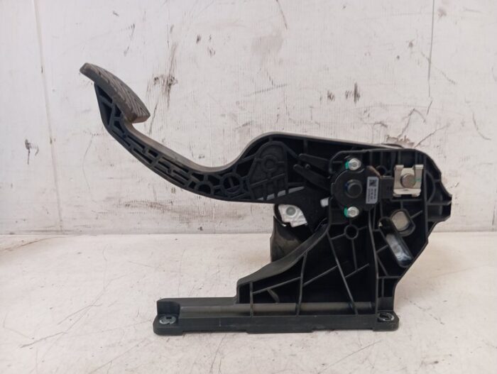 Pedal Embrague Hyundai i20 III (BC3, BI3) 2021 hibrido 48v