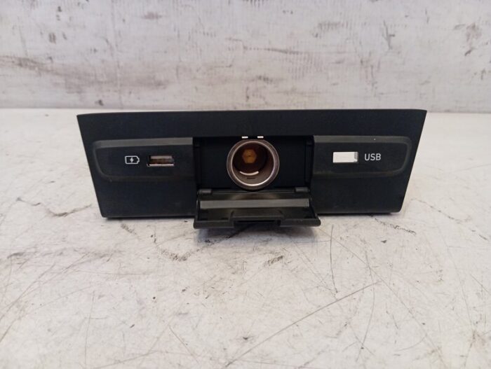 Modulo cargador USB Hyundai i20 III (BC3, BI3) 2021