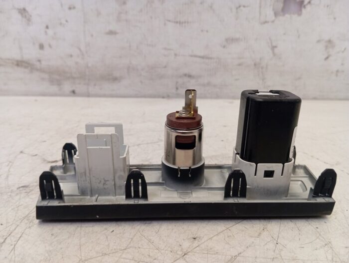 Modulo cargador USB Hyundai i20 III (BC3, BI3) 2021