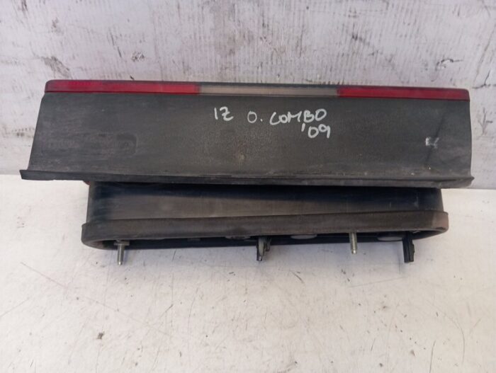 Piloto trasero izquierdo Opel Combo 2009