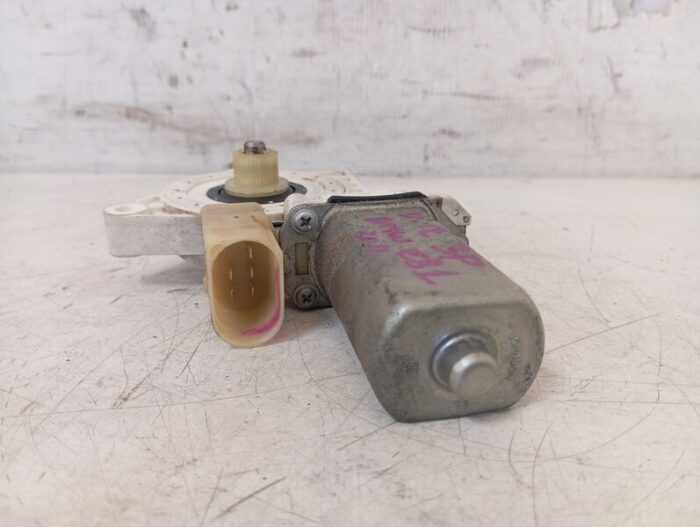 Motor Elevalunas Delantero Izquierdo BMW Serie 1 (E81/E87) 2011