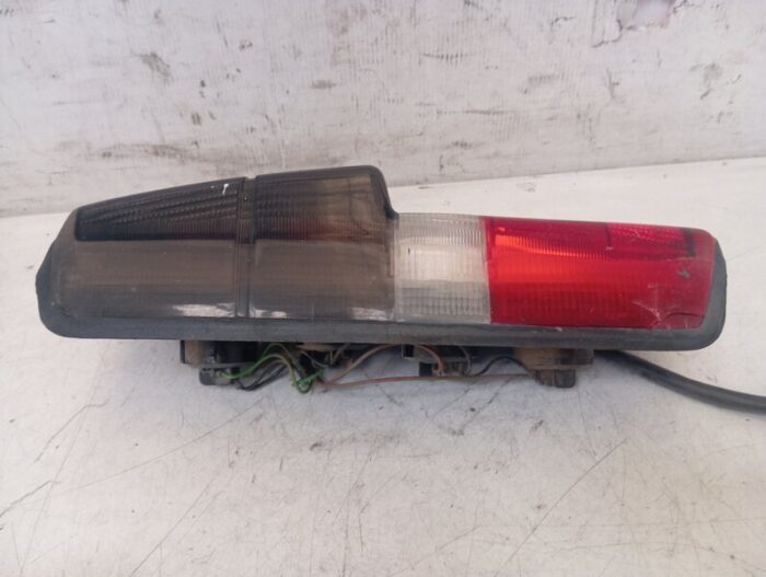 Piloto trasero izquierdo Nissan Patrol III 260 1994