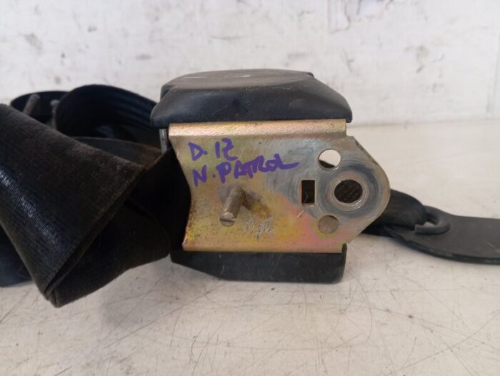 Cinturón de seguridad delantero izquierdo Nissan Patrol III 260 1994