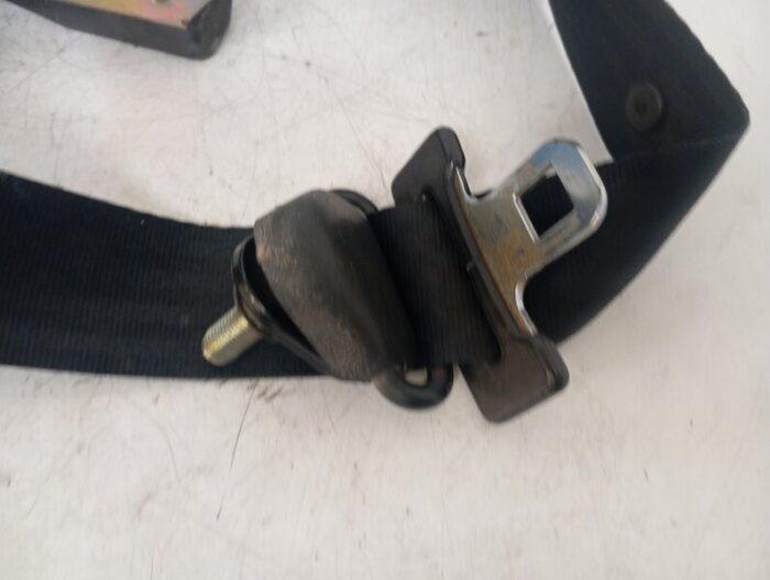 Cinturón de seguridad delantero izquierdo Nissan Patrol III 260 1994