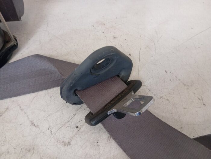 Cinturón de seguridad delantero derecho Nissan Patrol III 260 1994