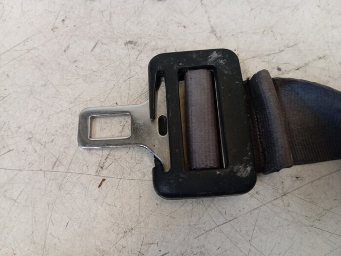 Cinturón de seguridad trasero central Nissan Patrol III 260 1994
