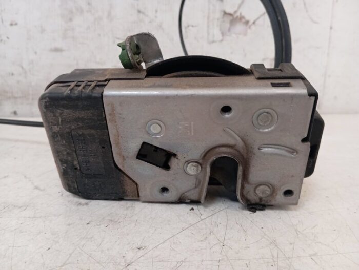 Cerradura puerta delantera derecha Opel Combo 2009