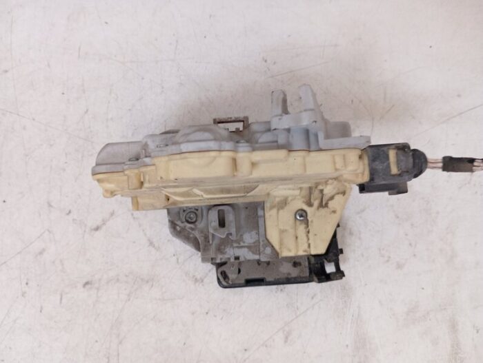 Cerradura trasera derecha Volkswagen Passat B6 (3C2) 2007
