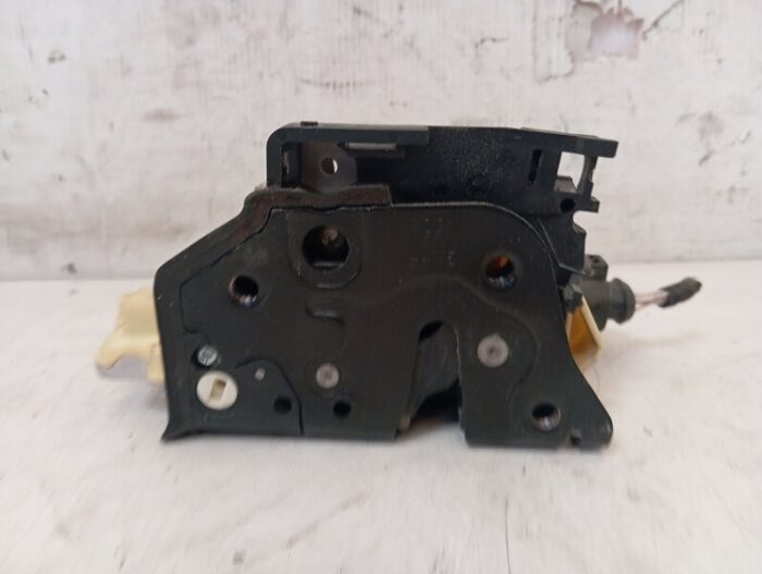 Cerradura trasera derecha Volkswagen Passat B6 (3C2) 2007