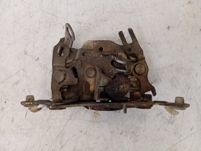 Cerradura trasera izquierda Nissan Patrol III 260 1994