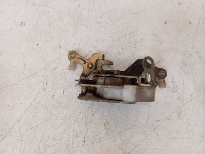 Cerradura trasera izquierda Nissan Patrol III 260 1994