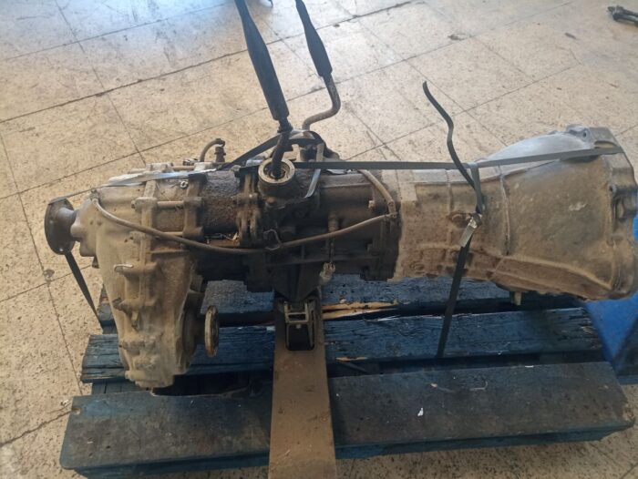 Caja de cambios con transfer Nissan Patrol III 260 TD27T 1994 diésel