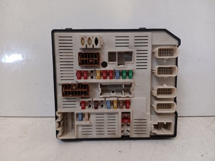 BSM Caja relés fusibles Renault Laguna III 2008 diésel