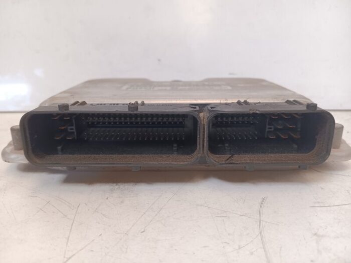 Centralita motor UCE Volkswagen Golf IV 2003 2.0 Gasolina