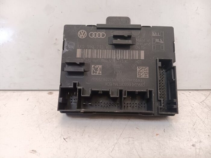 Módulo confort lado izquierdo Audi A1 (8X) 2017