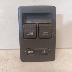 Mando elevalunas delantero derecho Volkswagen Polo III (6N2) 1999