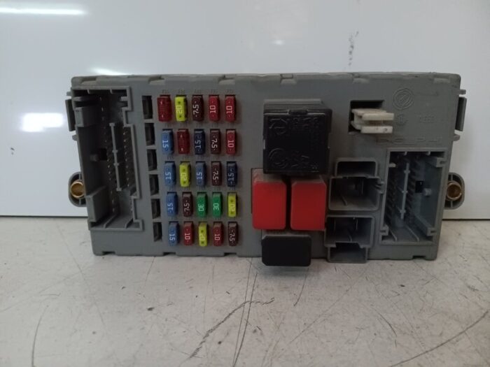 Caja relés / fusibles Fiat Punto (188) 2000