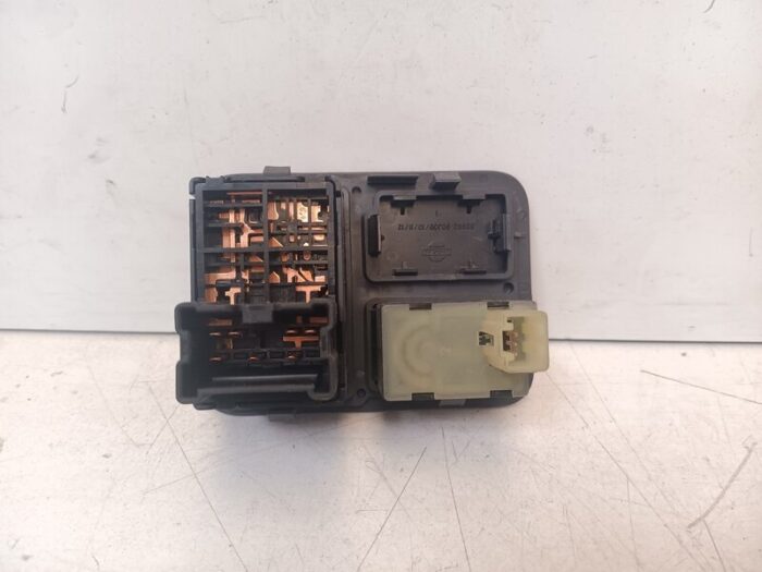 Mando de regulación eléctrica de retrovisores y de altura de faros Nissan Almera II N16 2005