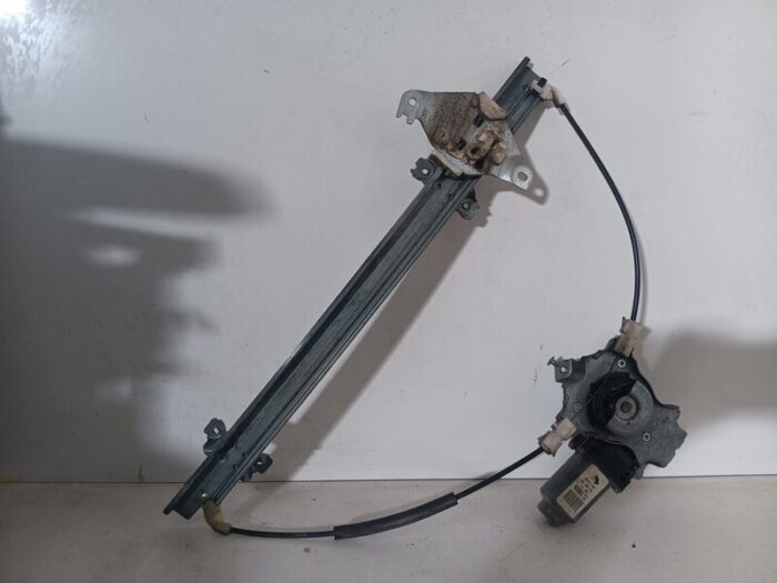 Elevalunas delantero derecho Nissan Almera II N16 2005