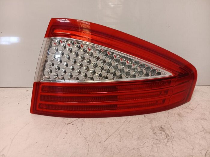 Piloto trasero derecho Ford Mondeo IV 2008