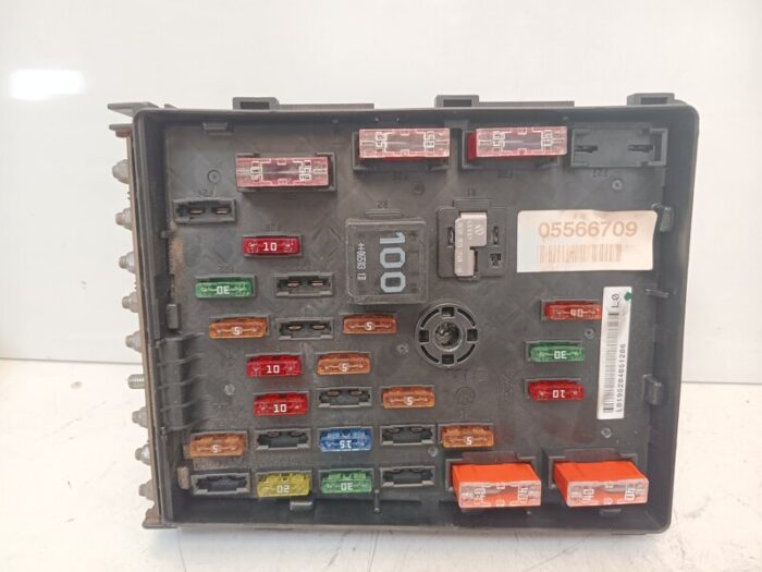 Caja reles / fusibles Volkswagen Passat (B6) 2007