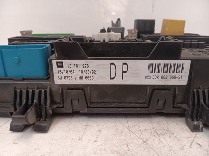Caja relés / fusibles Opel Astra H GTC 2006 gasolina