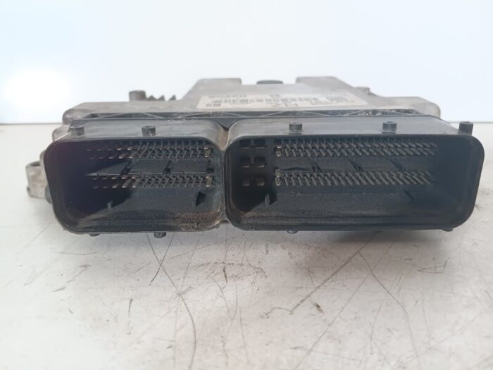 Centralita motor UCE Opel Astra H GTC 2006 diésel