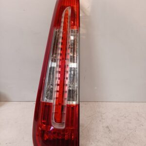Piloto trasero izquierdo Ford Focus C-MAX 2004