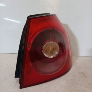 Piloto trasero derecho exterior Volkswagen Golf V 2004