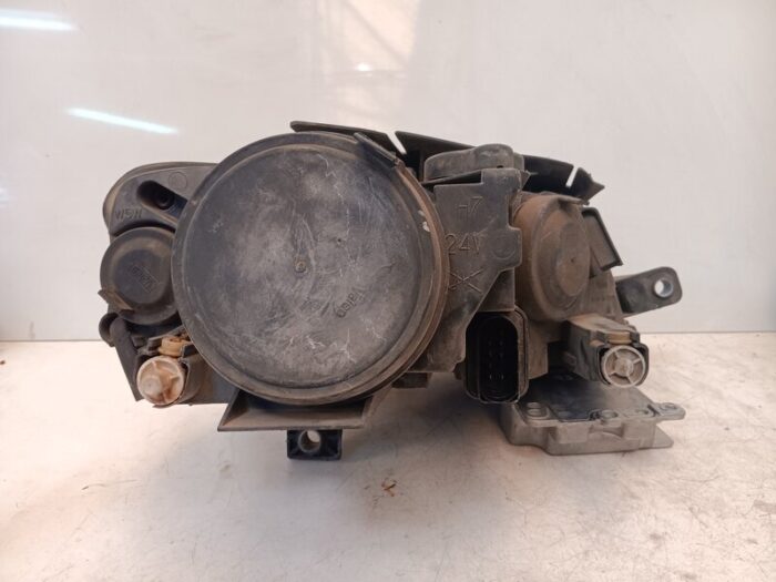 Faro izquierdo Volkswagen Passat (B6) 2007