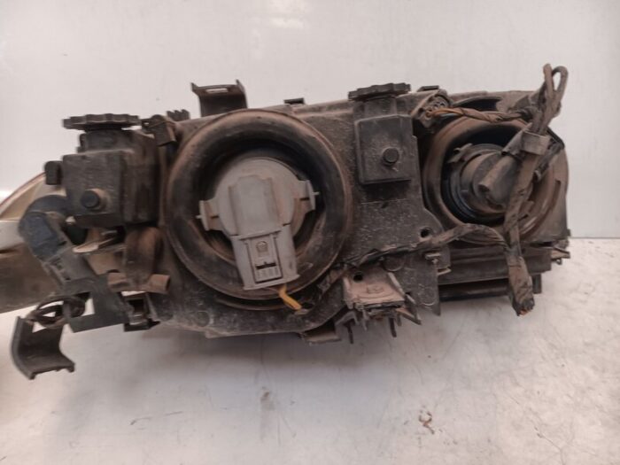 Faro izquierdo BMW Serie 3 320 E46 2004