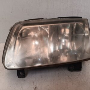 Faro izquierdo Volkswagen Polo III (6N2) 2000