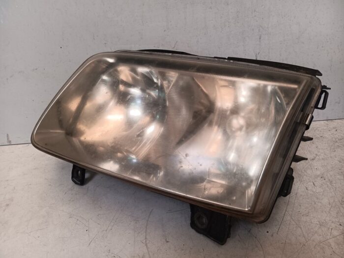 Faro izquierdo Volkswagen Polo III (6N2) 2000