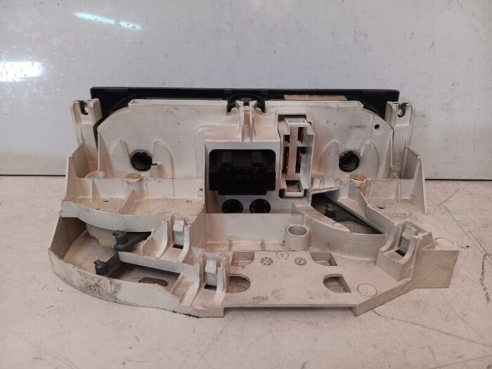 Mando calefacción y aire acondicionado Volkswagen Passat (3B2) 2004