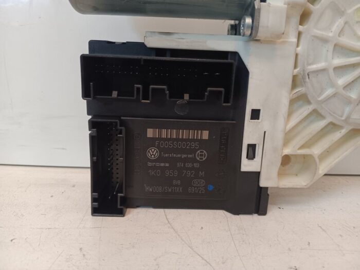 Motor elevalunas delantero derecho Seat Toledo III (5P2) 2006