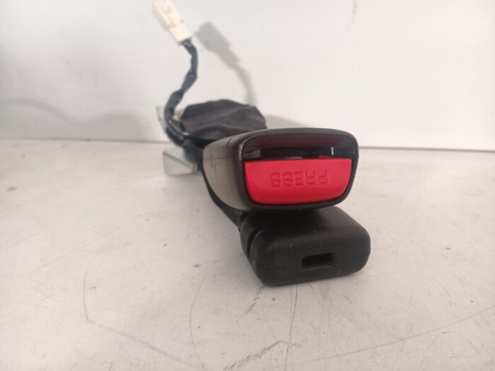 Enganche cinturón trasero derecho Mazda 3 2007