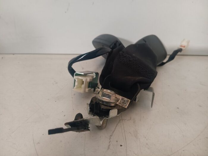 Enganche cinturón trasero central izquierdo Mazda 3 2007