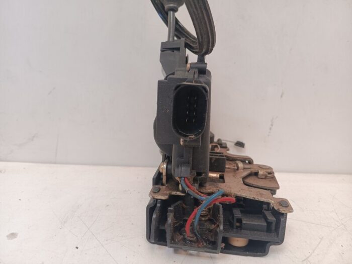 Cerradura puerta delantera izquierda Volkswagen New Beetle 2001