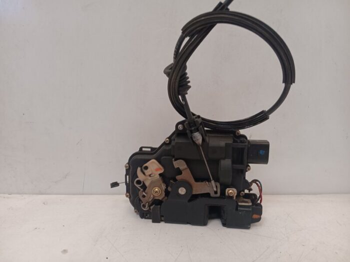 Cerradura puerta delantera izquierda Volkswagen New Beetle 2001